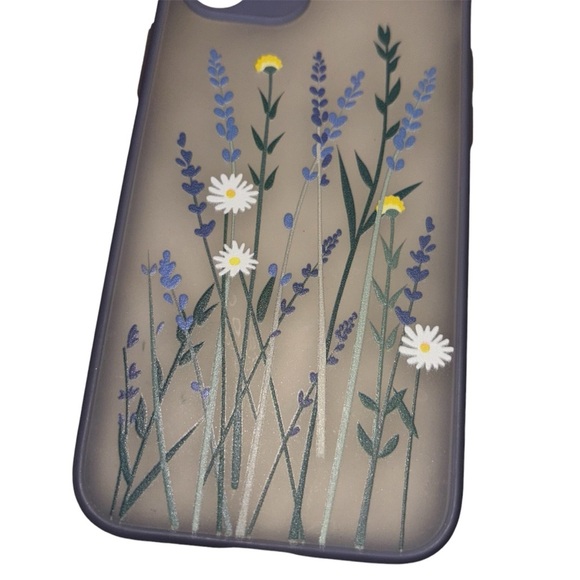 iPhone 12 case, with flowers - Picture 3 of 3